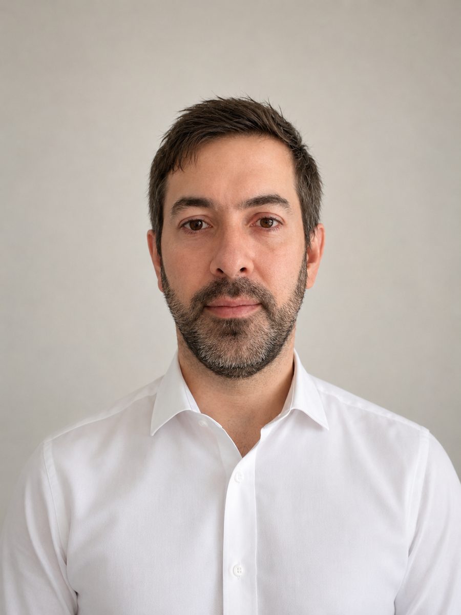 Retrato del Arq. Germán Vázquez, arquitecto urbanista, matrícula CAPBA 31699
