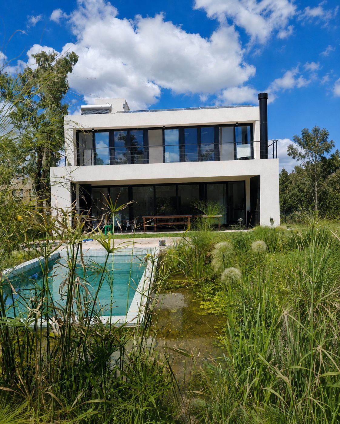 Casa ADB, vivienda unifamiliar sustentable en Francisco Álvarez, Buenos Aires — foto 4 de 12. Proyecto del Arq. Germán Vázquez