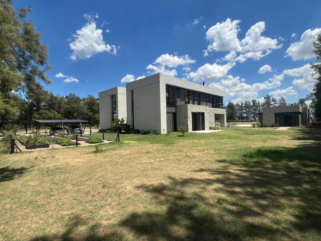 Casa LO, vivienda unifamiliar sustentable en Lobos, Buenos Aires — foto 6 de 12. Proyecto del Arq. Germán Vázquez