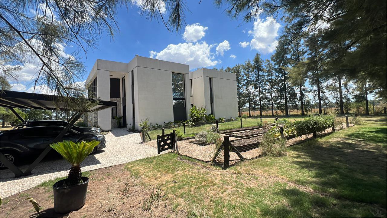 Casa LO, vivienda unifamiliar sustentable en Lobos, Buenos Aires — foto 9 de 12. Proyecto del Arq. Germán Vázquez