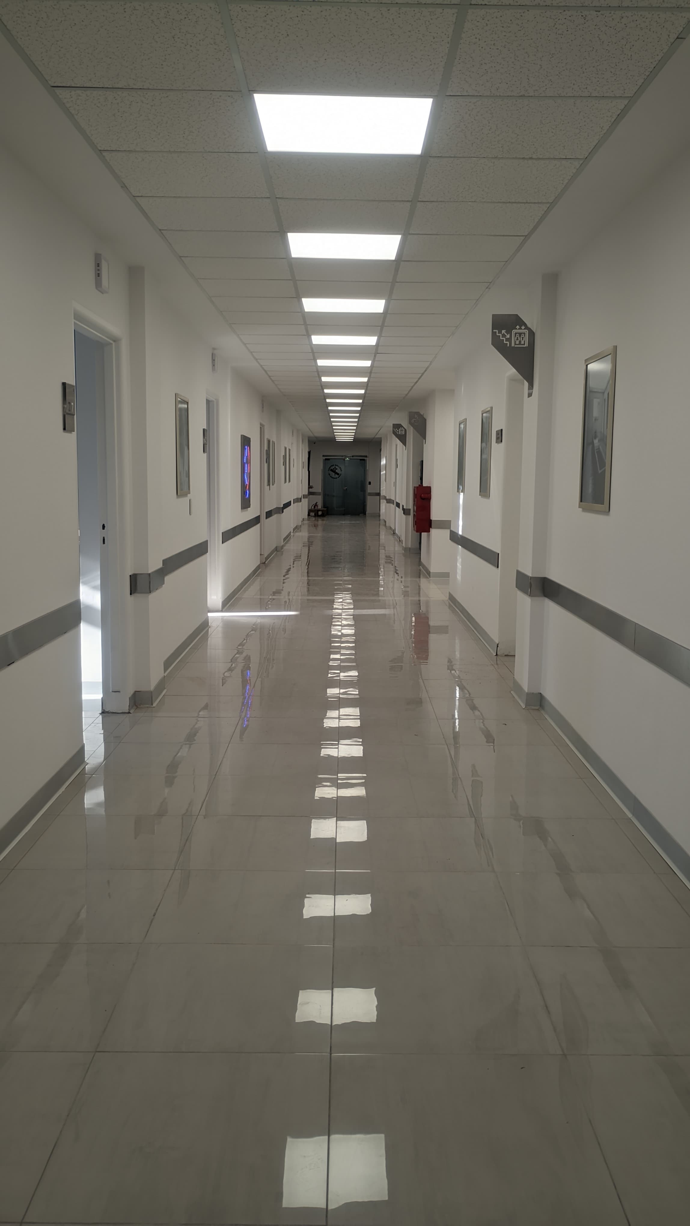 Piso de internación · Centro Gallego, internación en CABA — foto 6 de 11. Proyecto del Arq. Germán Vázquez