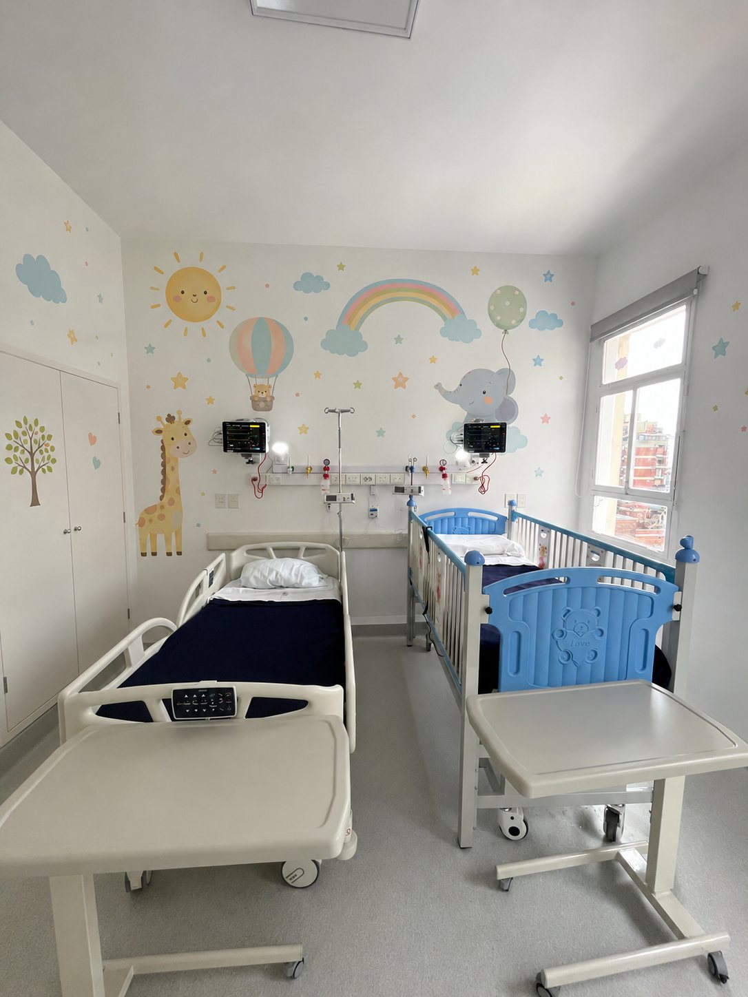 Piso de Pediatría · Centro Gallego, internación pediátrica en CABA — foto 3 de 3. Proyecto del Arq. Germán Vázquez
